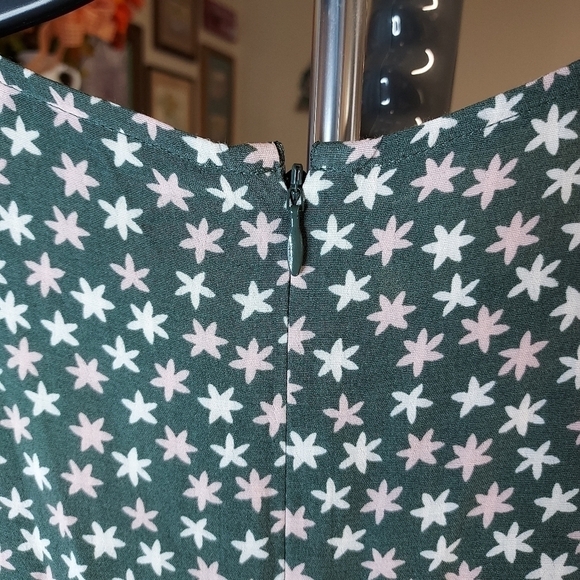 Boden size 6 sage green with white and light pink starfish/stars jersey dress - Picture 12 of 14